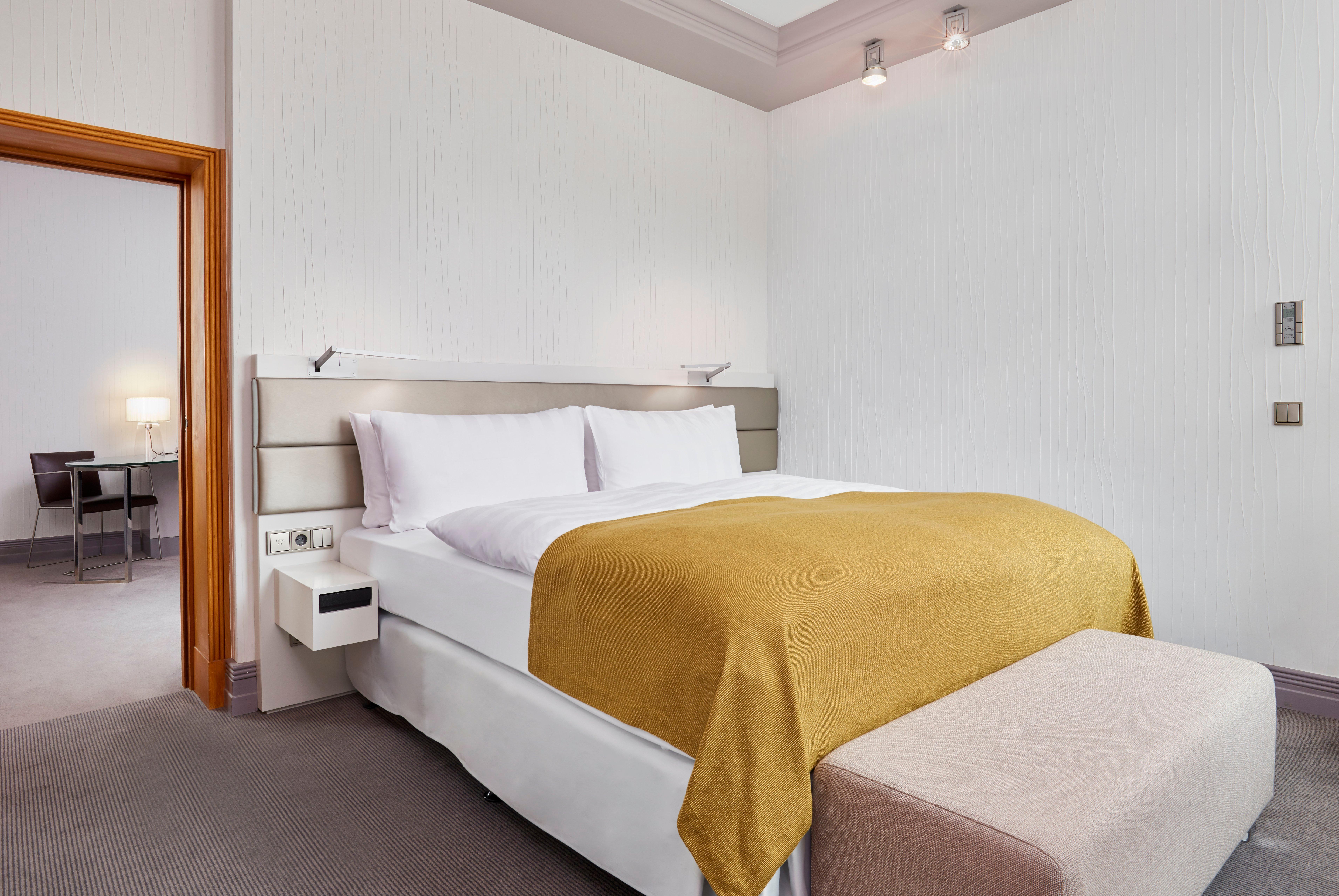 Intercontinental Berlin By Ihg Hotel Exterior photo A bedroom at the hotel
