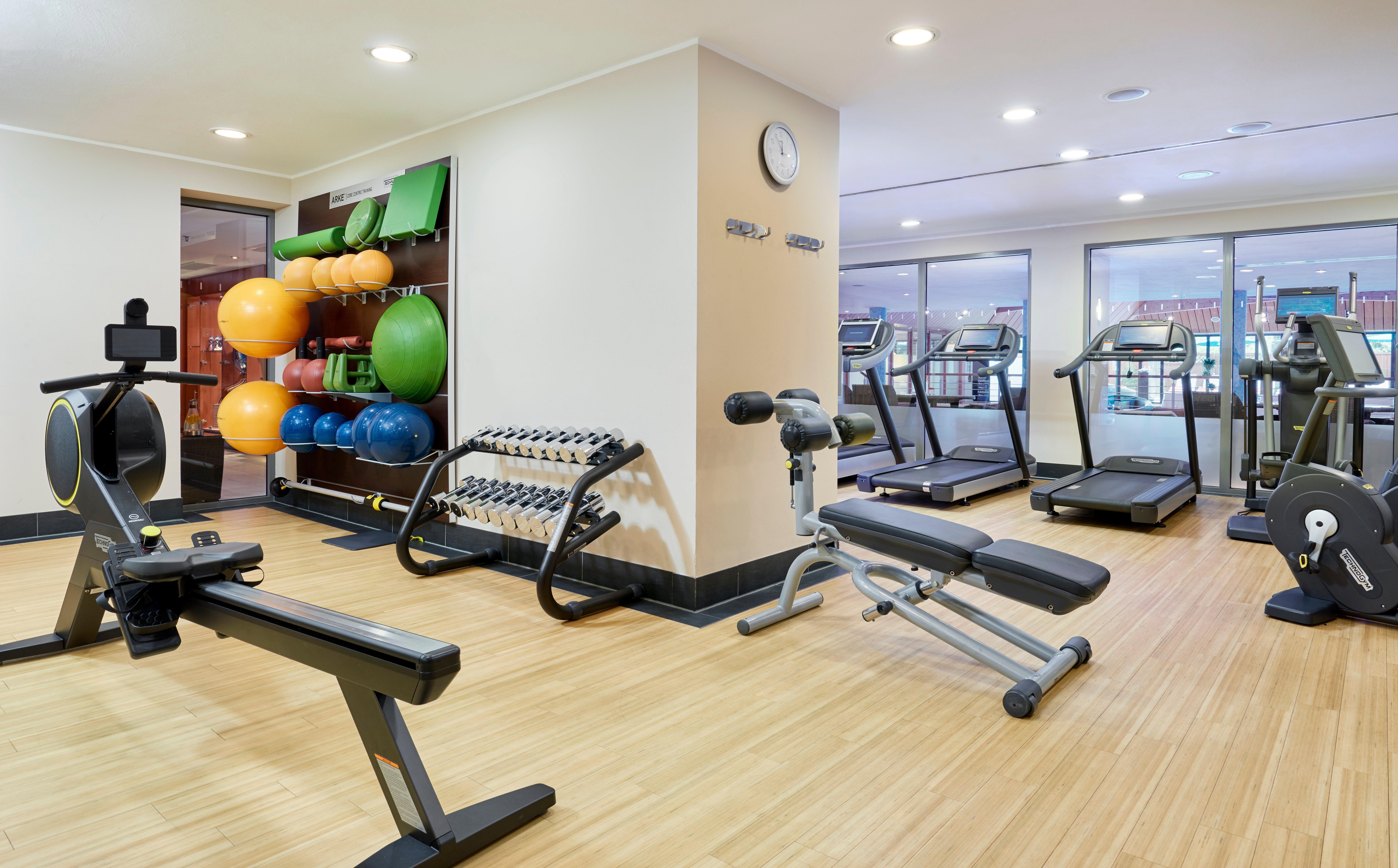 Intercontinental Berlin By Ihg Hotel Exterior photo The gym at the hotel