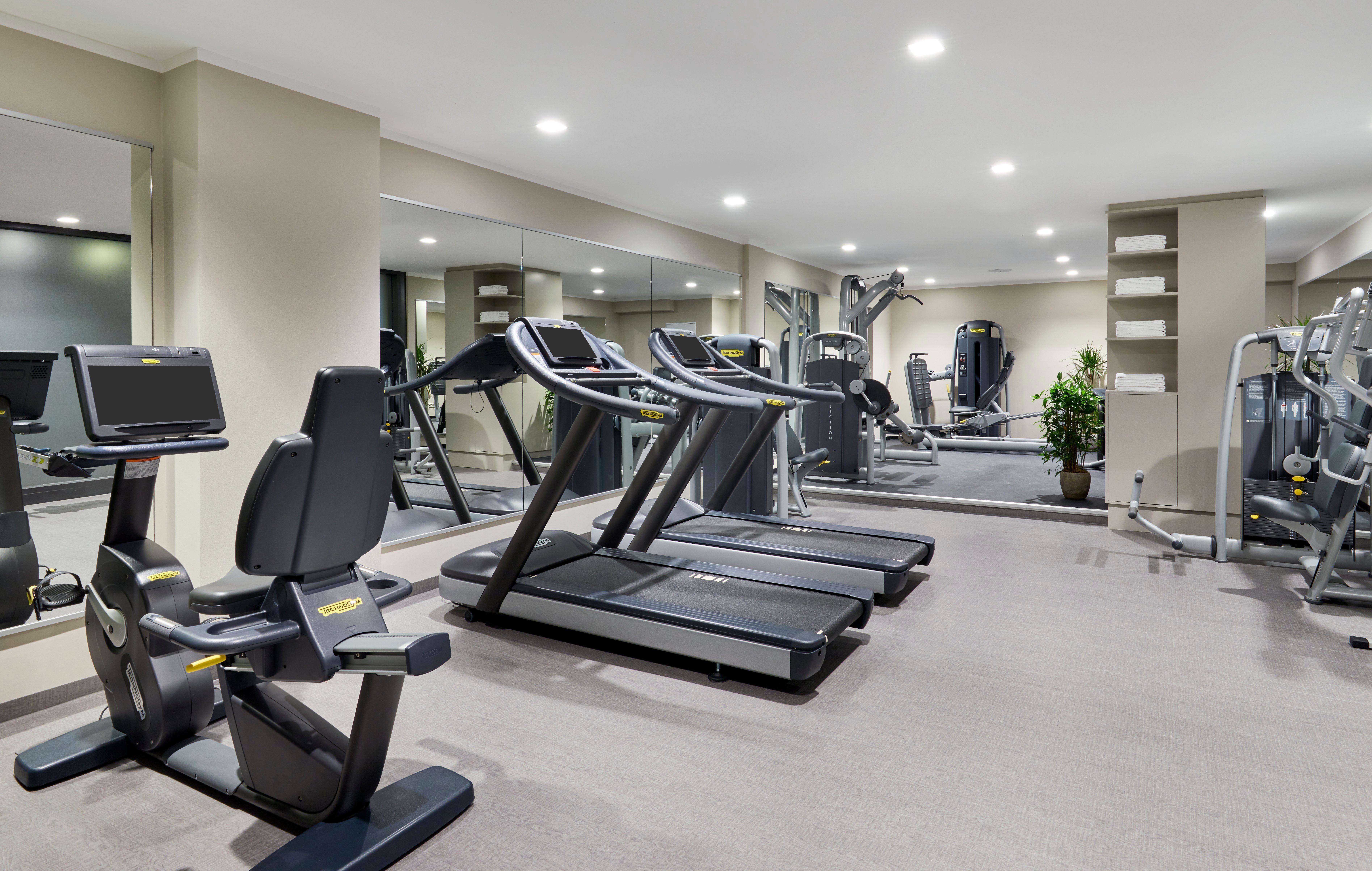 Intercontinental Berlin By Ihg Hotel Exterior photo The gym at the hotel