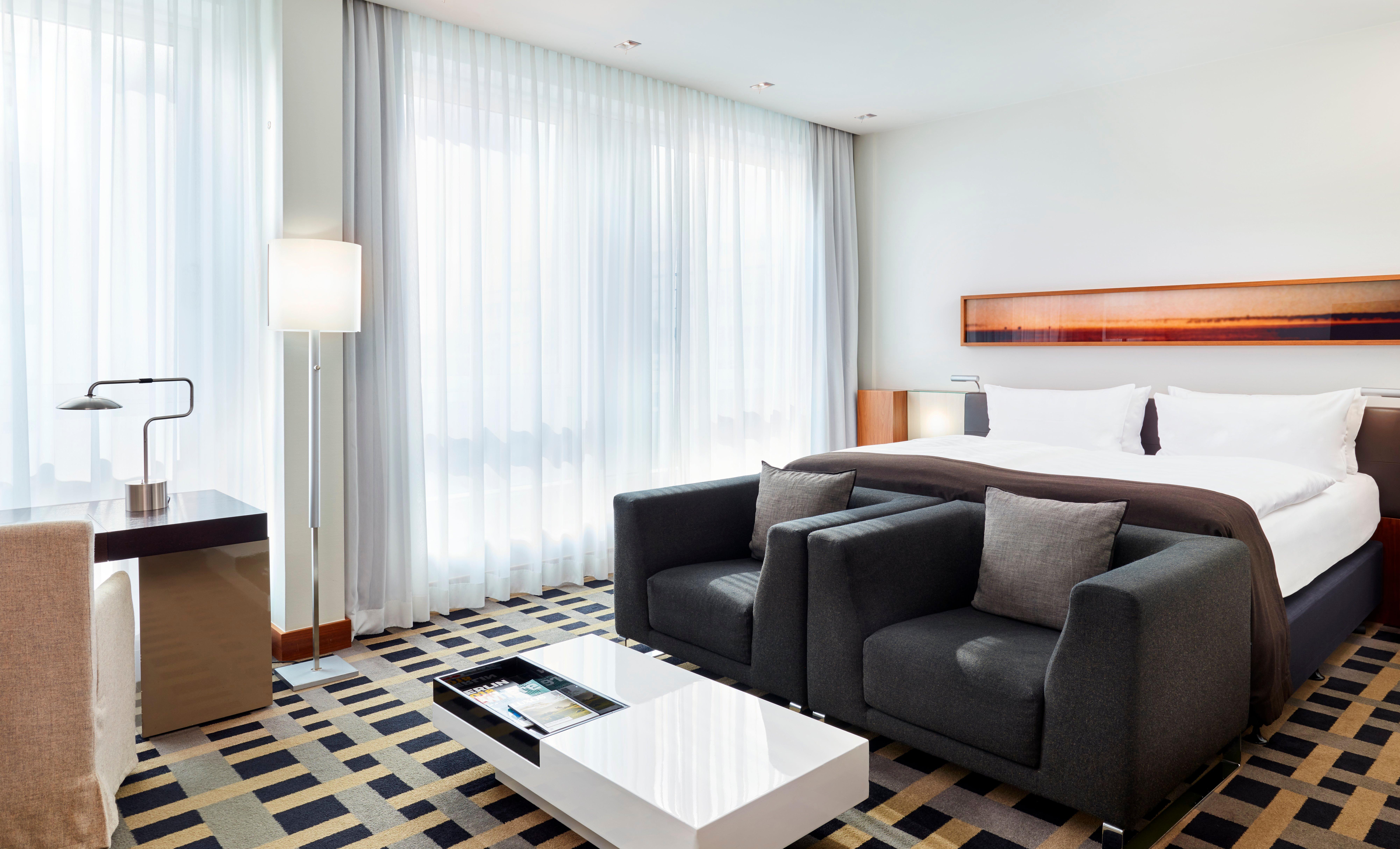 Intercontinental Berlin By Ihg Hotel Exterior photo A room at the hotel