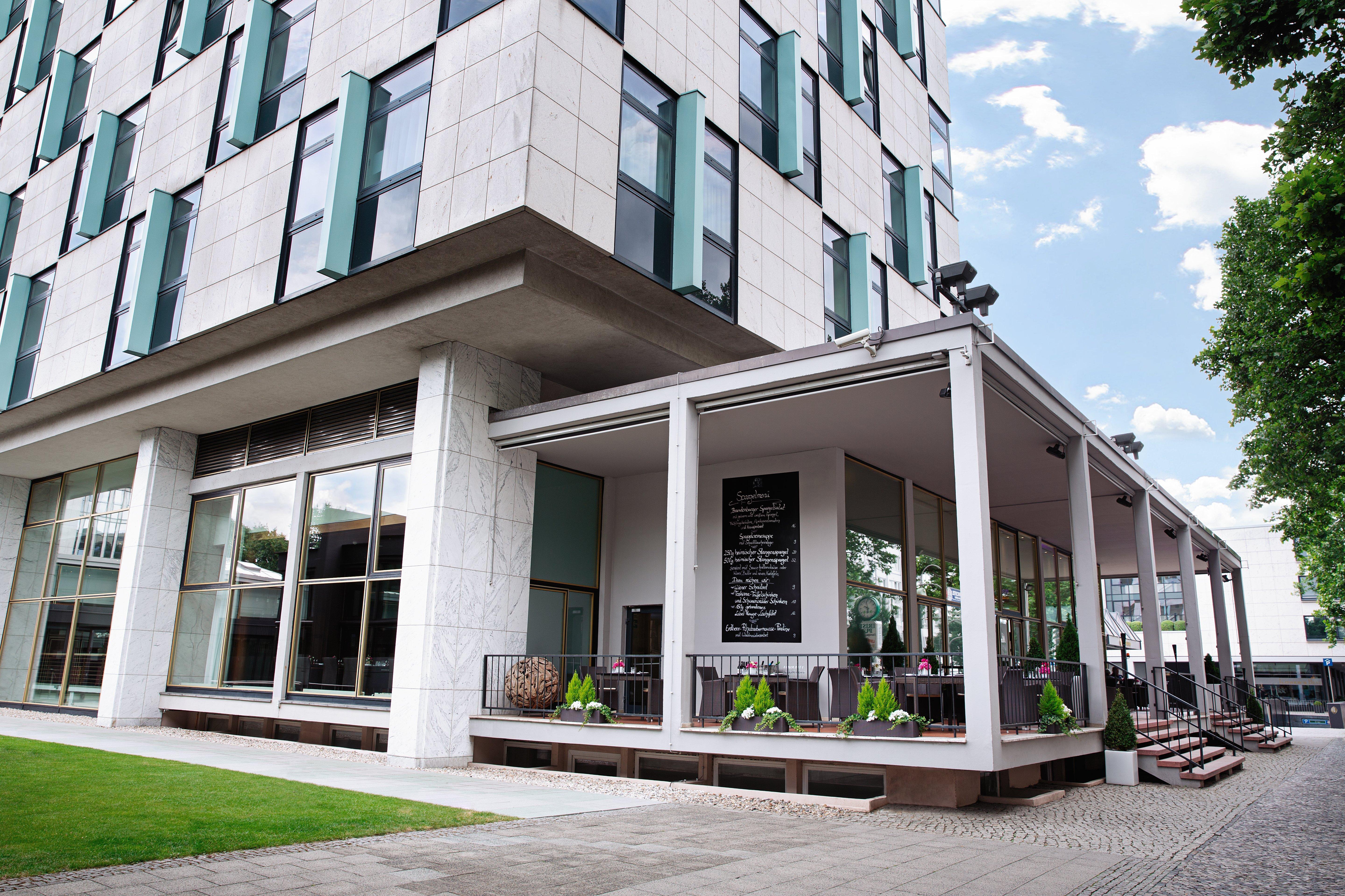 Intercontinental Berlin By Ihg Hotel Exterior photo The main entrance of the University of East London