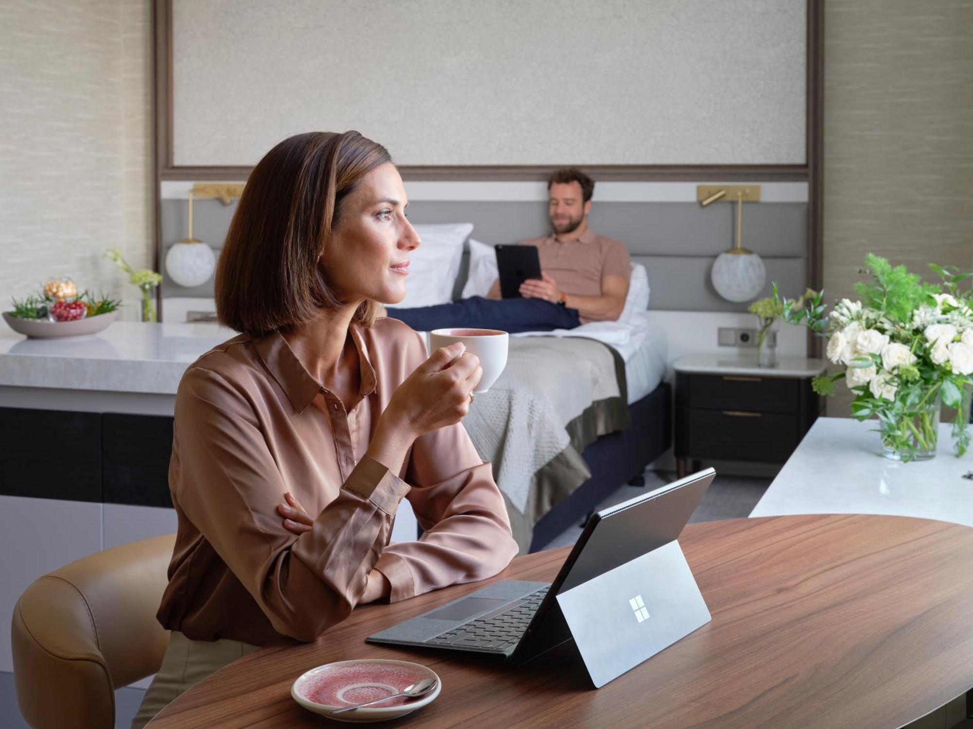 Intercontinental Berlin By Ihg Hotel Exterior photo A woman using a Microsoft Surface Pro 4