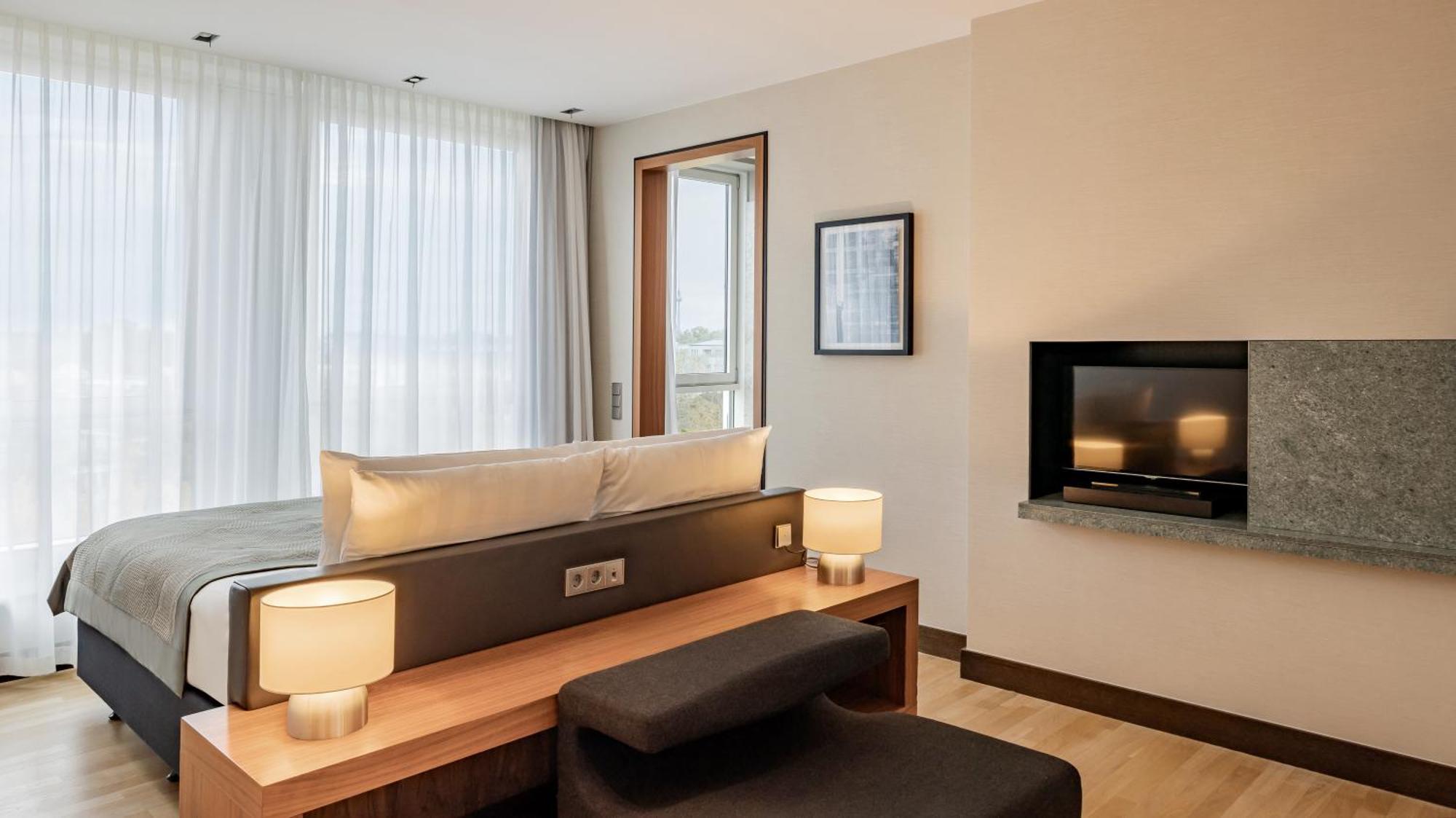 Intercontinental Berlin By Ihg Hotel Exterior photo A bedroom at the hotel
