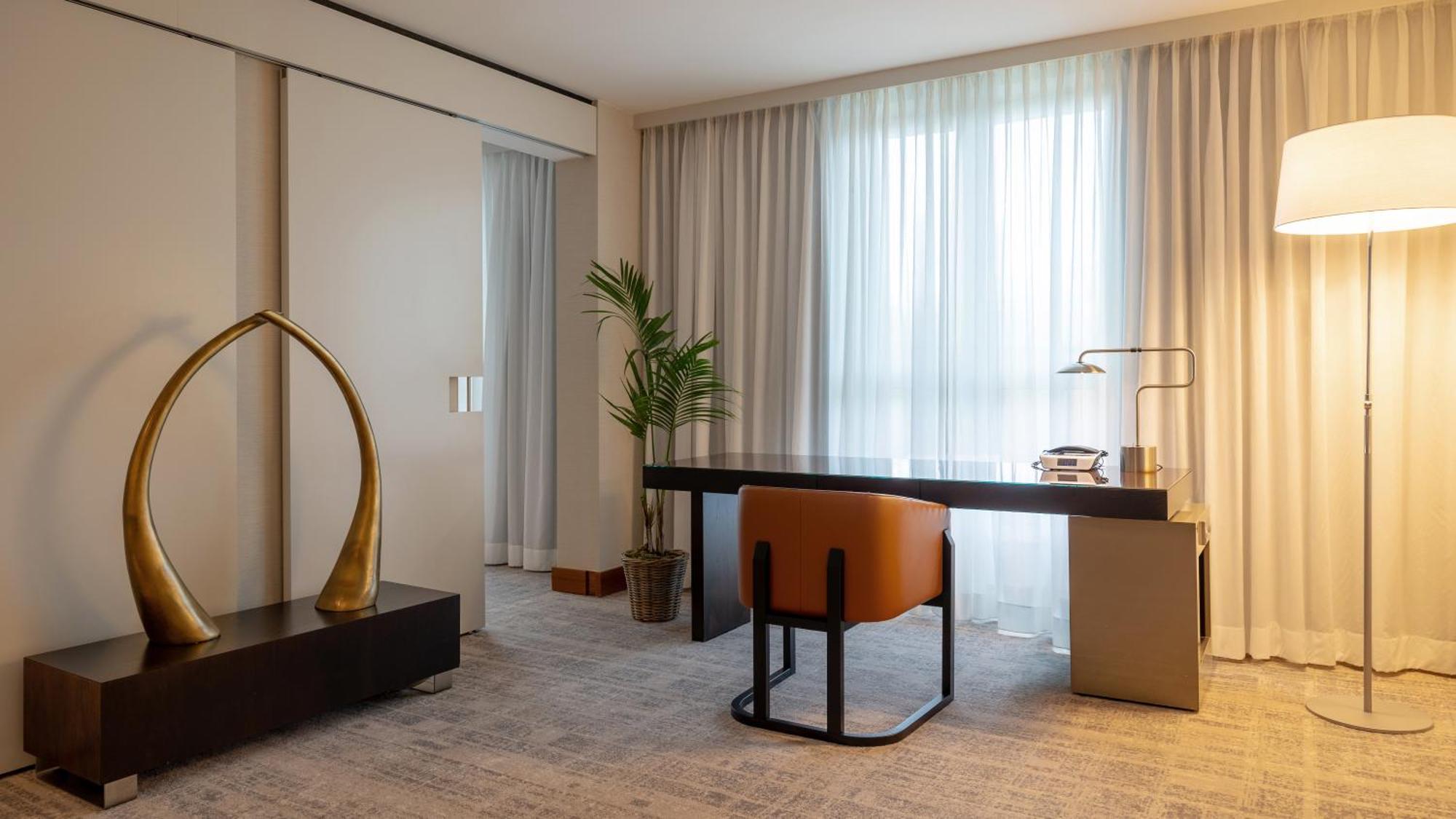 Intercontinental Berlin By Ihg Hotel Exterior photo A room at the hotel